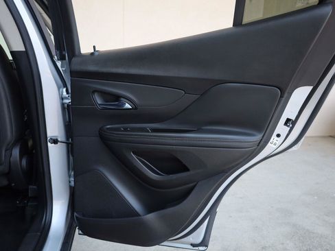 Used 2021 Buick Encore Preferred FWD image 20