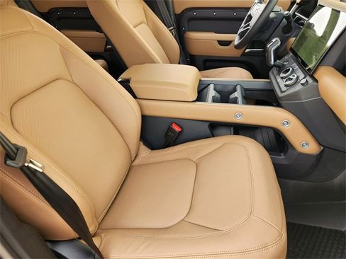 New 2026 Land Rover Defender 110 X-Dynamic SE image 10