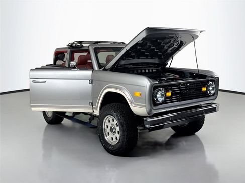 Used 2025 Ford Bronco Badlands image 36