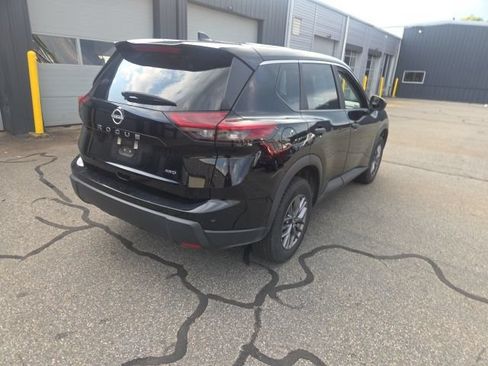 Used 2024 Nissan Rogue S AWD/4WD image 5