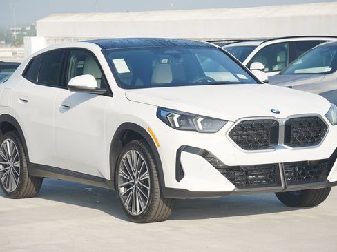 Used 2026 BMW X2 xDrive28i w/ Technology Package AWD/4WD image 3