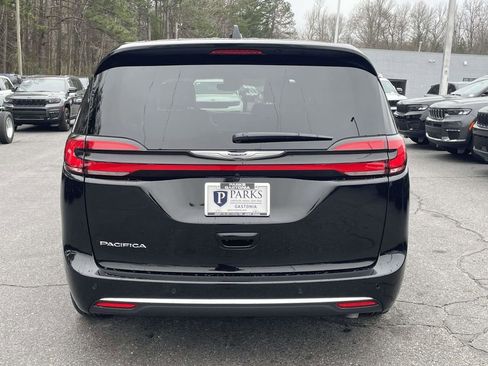 New 2026 Chrysler Pacifica Select image 7
