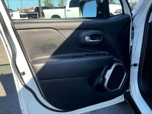 Certified 2022 Jeep Renegade Latitude image 22