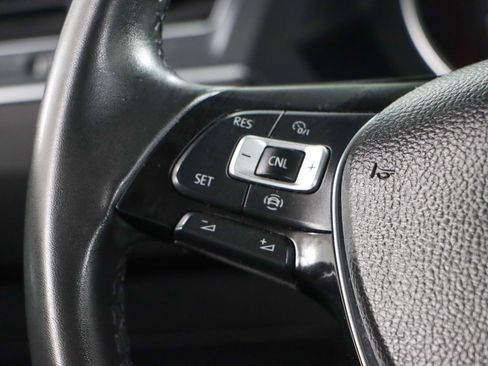 Used 2020 Volkswagen Tiguan SE image 13