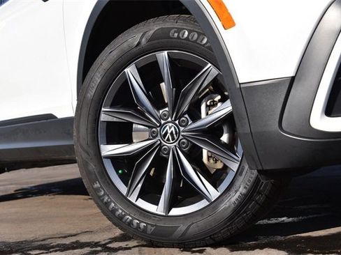Certified 2023 Volkswagen Tiguan SE image 3