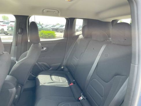 Used 2020 Jeep Renegade Latitude FWD image 11
