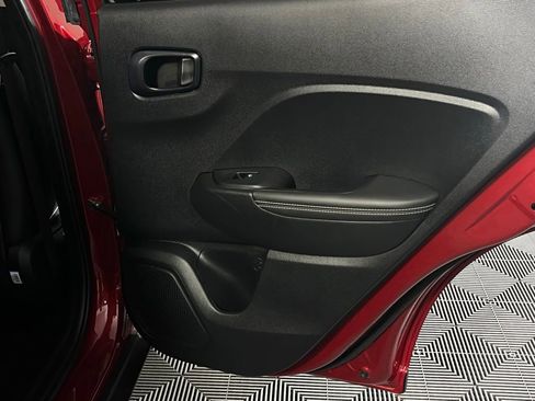 Used 2025 Hyundai Venue Limited image 30