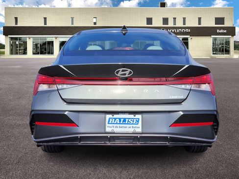 New 2026 Hyundai Elantra Limited FWD image 4