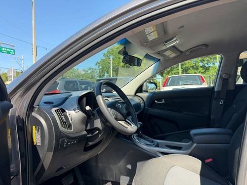 Used 2016 Kia Sportage LX w/ LX Popular Package image 9