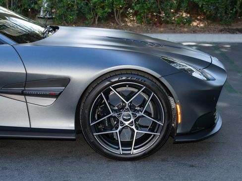 Used 2025 Aston Martin Vanquish RWD image 23