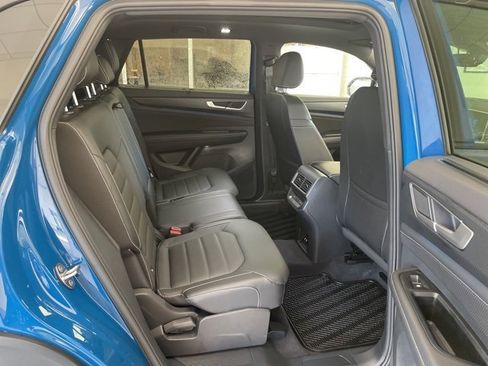 Used 2025 Volkswagen Atlas Cross Sport SEL R-Line image 11