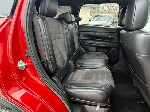 Used 2019 Mitsubishi Outlander LE image 19