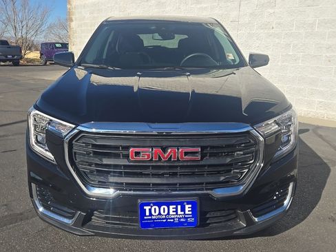 Used 2024 GMC Terrain SLE image 10