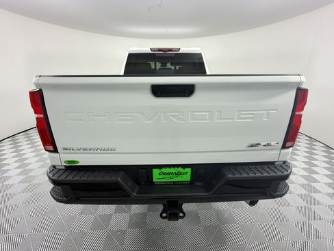 Used 2025 Chevrolet Silverado 2500 ZR2 w/ Technology Package image 10