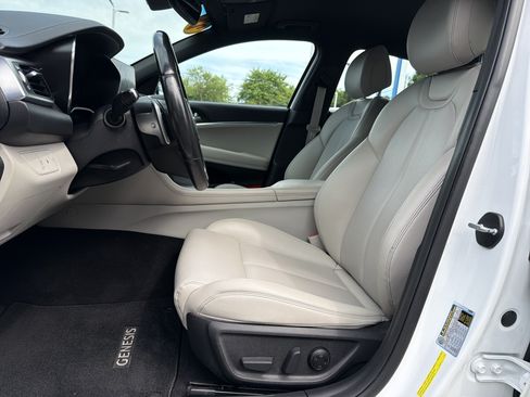 Used 2022 Genesis G70 2.0T AWD/4WD image 17