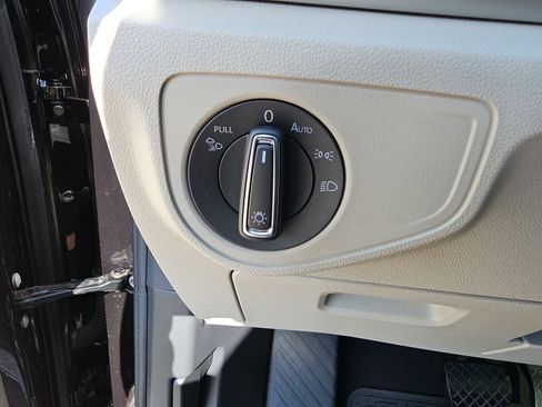 Used 2023 Volkswagen Atlas SE w/ Panoramic Sunroof Package FWD image 27