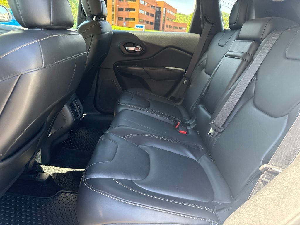 Used 2016 Jeep Cherokee Limited AWD/4WD image 13