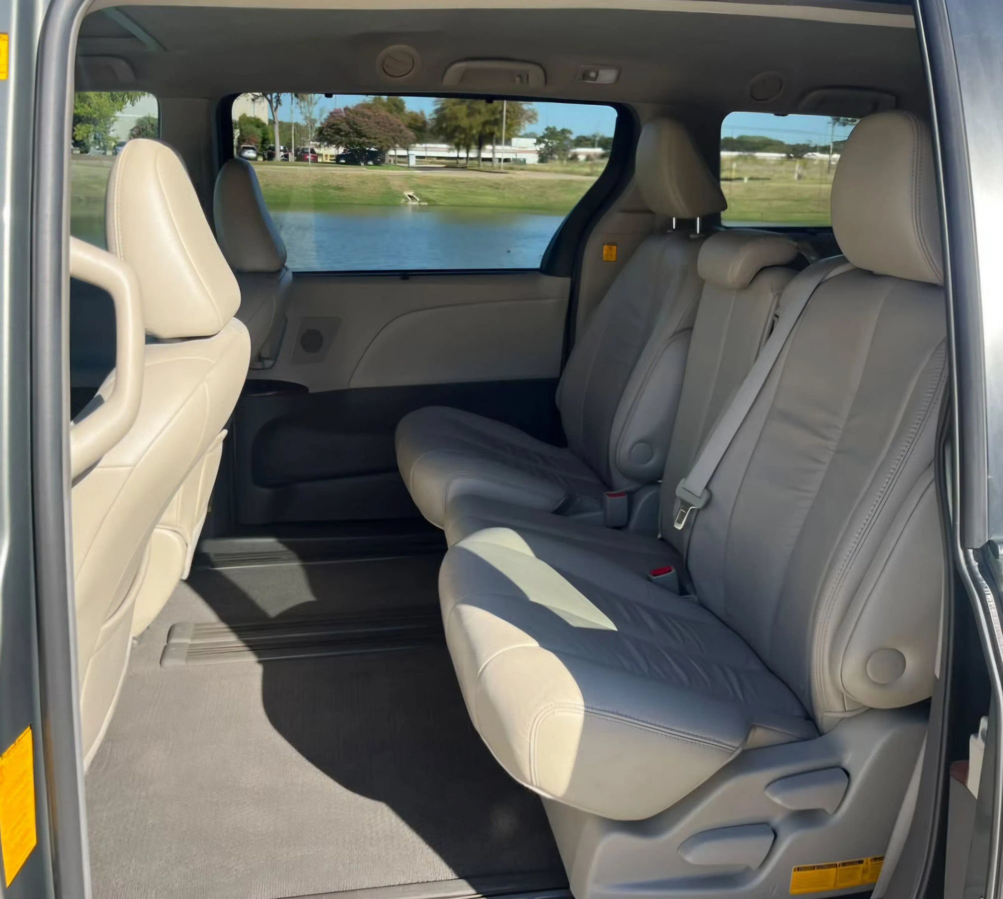 Used 2011 Toyota Sienna XLE w/ XLE Navigation Pkg FWD image 39