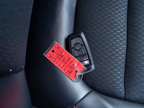 Used 2025 Ford Escape ST-Line Select AWD/4WD image 32