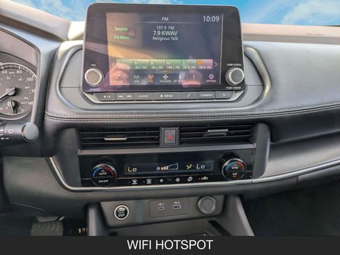 Used 2023 Nissan Rogue SV image 17