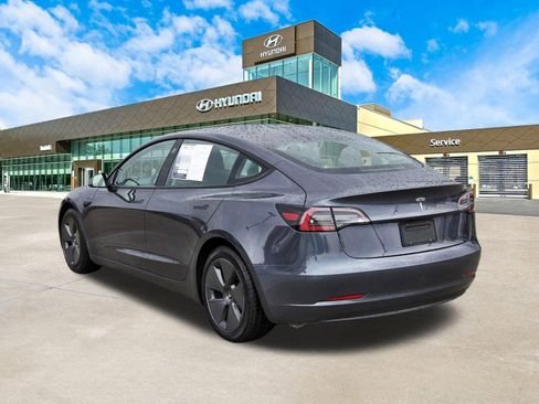 Used 2023 Tesla Model 3 Standard Range image 8
