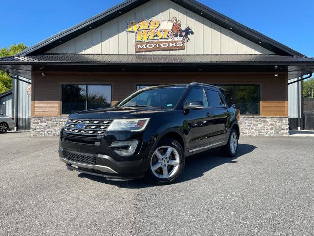 Used 2017 Ford Explorer XLT w/ Equipment Group 202A AWD/4WD image 1