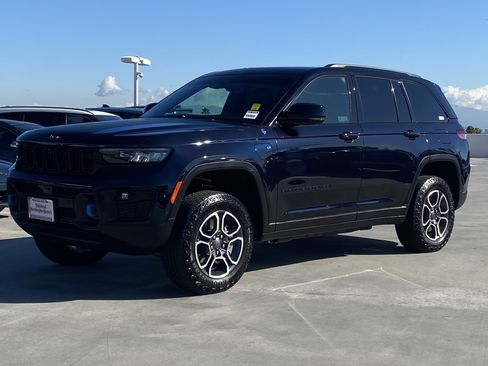 Used 2023 Jeep Grand Cherokee Trailhawk w/ Advanced Protech Group II image 6