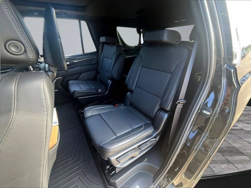 Used 2024 GMC Yukon Denali w/ Advanced Technology Package AWD/4WD image 24