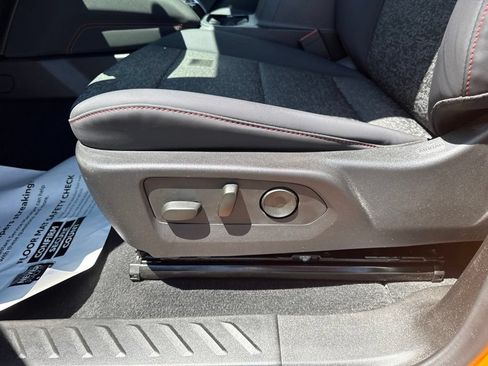 Used 2025 Chevrolet Colorado Z71 AWD/4WD image 37