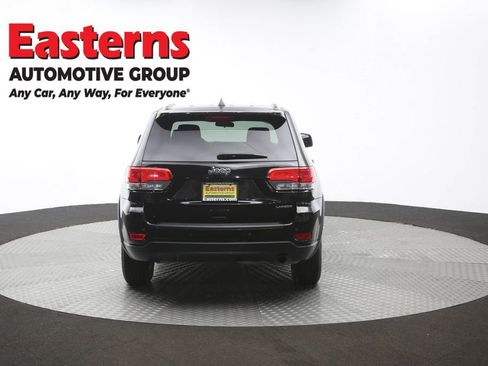 Used 2018 Jeep Grand Cherokee Laredo RWD image 38