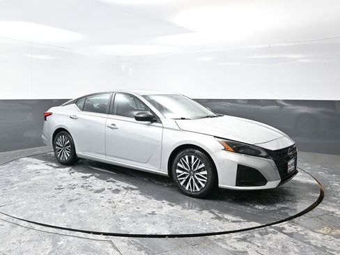 Used 2024 Nissan Altima 2.5 SV image 5