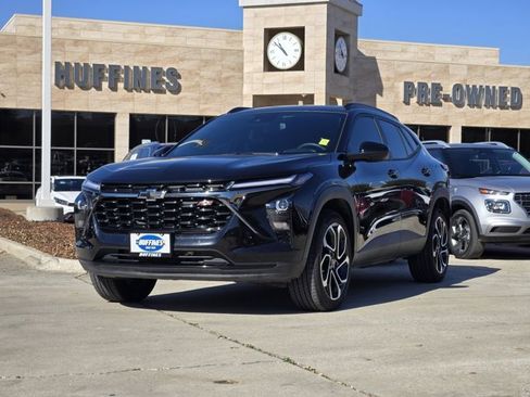 Used 2025 Chevrolet Trax RS w/ Sunroof Package image 3