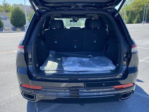 New 2025 Jeep Grand Cherokee Summit image 7