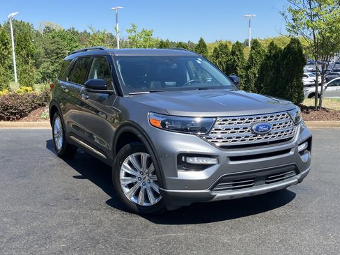 Used 2023 Ford Explorer Limited w/ Limited Technology Package RWD image 2