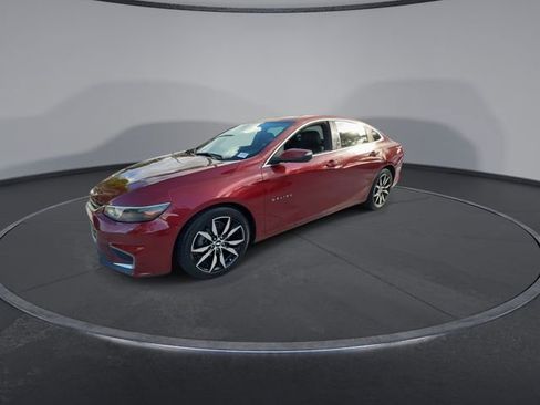 Used 2018 Chevrolet Malibu LT w/ Leather Package FWD image 4