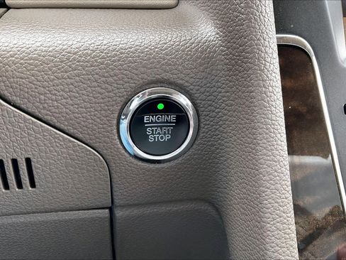 Used 2017 Lincoln Navigator Select AWD/4WD image 33