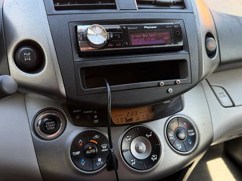Used 2009 Toyota RAV4 Limited AWD/4WD image 26