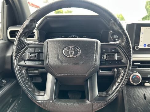 Certified 2025 Toyota Tacoma SR5 AWD/4WD image 17