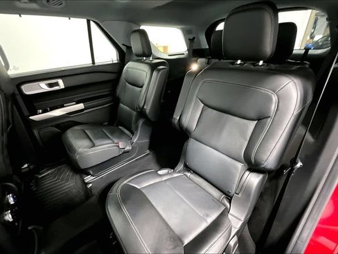 Used 2022 Ford Explorer Limited w/ Equipment Group 301A RWD image 32