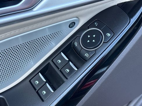 Used 2022 Ford Explorer Platinum w/ Equipment Group 601A image 13