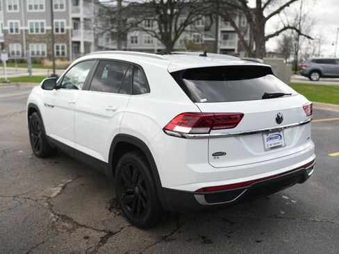 Used 2022 Volkswagen Atlas Cross Sport SE AWD/4WD image 4