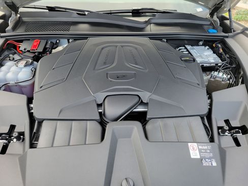 Used 2025 Porsche Cayenne Coupe image 35