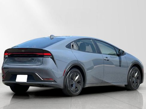 Used 2023 Toyota Prius LE FWD image 4