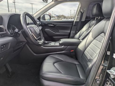 Used 2023 Toyota Highlander XLE image 27