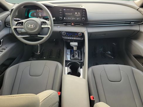 Used 2025 Hyundai Elantra Blue image 24