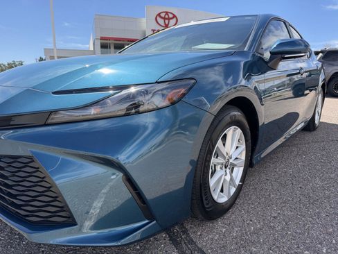 Used 2025 Toyota Camry LE w/ Convenience Package image 11