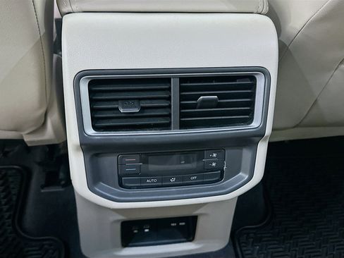 Used 2024 Volkswagen Atlas SE w/ Panoramic Sunroof Package image 27