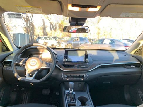 Used 2025 Nissan Altima 2.5 SV image 32