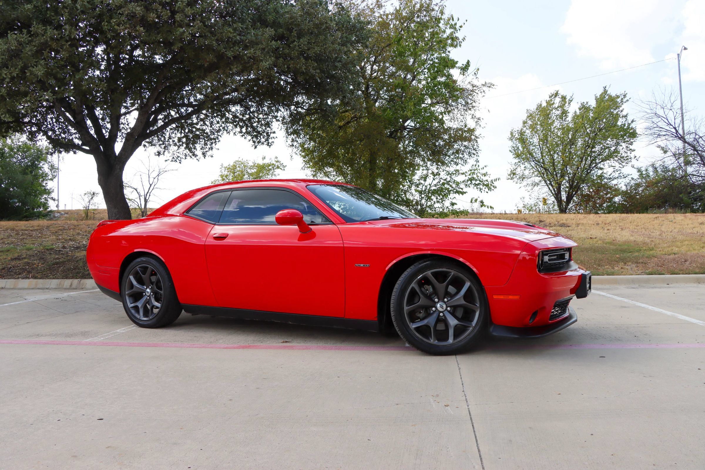 Used 2019 Dodge Challenger R/T RWD image 1