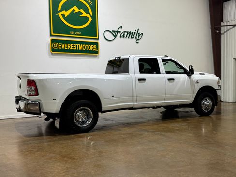 Used 2024 RAM 3500 Tradesman w/ Chrome Appearance Group image 8